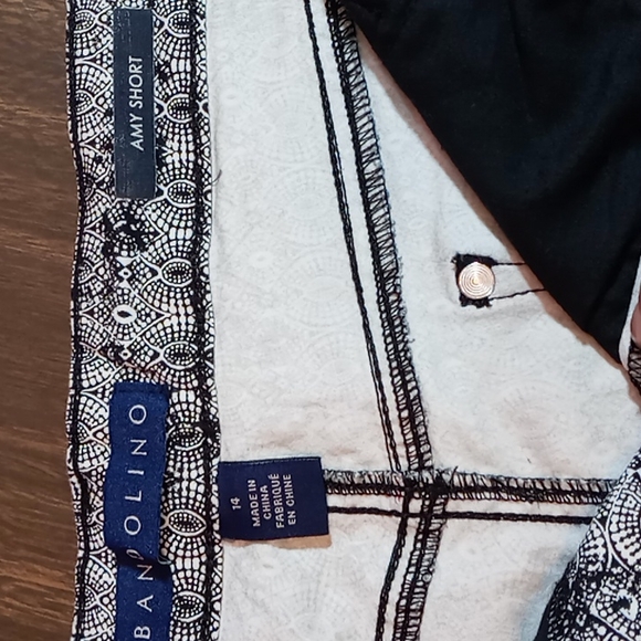 Bandolino Size 14 White and Black Design Shorts - Picture 5 of 5